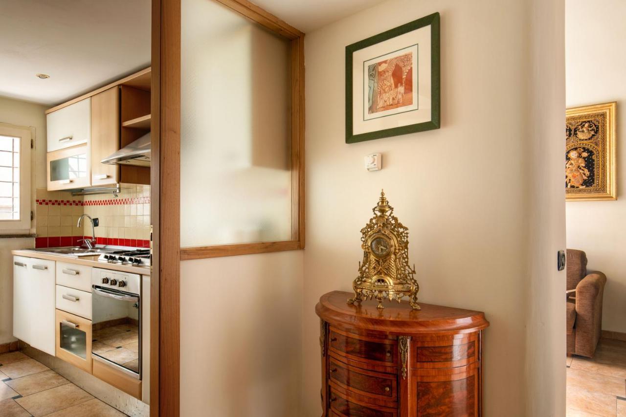 Cappellari Apartments - Campo De' Fiori Рим Екстериор снимка