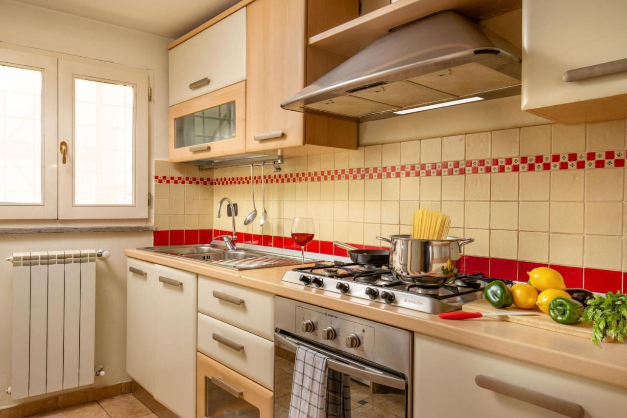 Cappellari Apartments - Campo De' Fiori Рим Екстериор снимка
