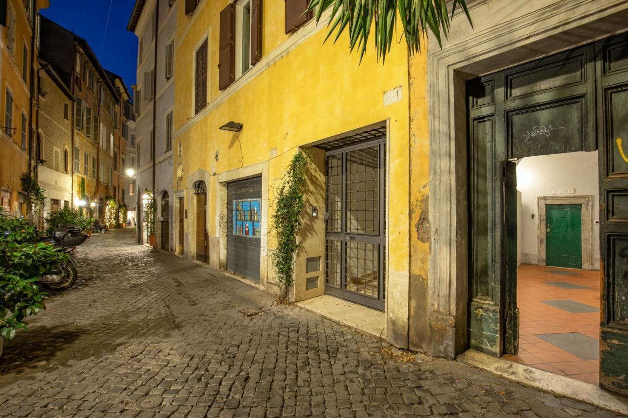 Cappellari Apartments - Campo De' Fiori Рим Екстериор снимка