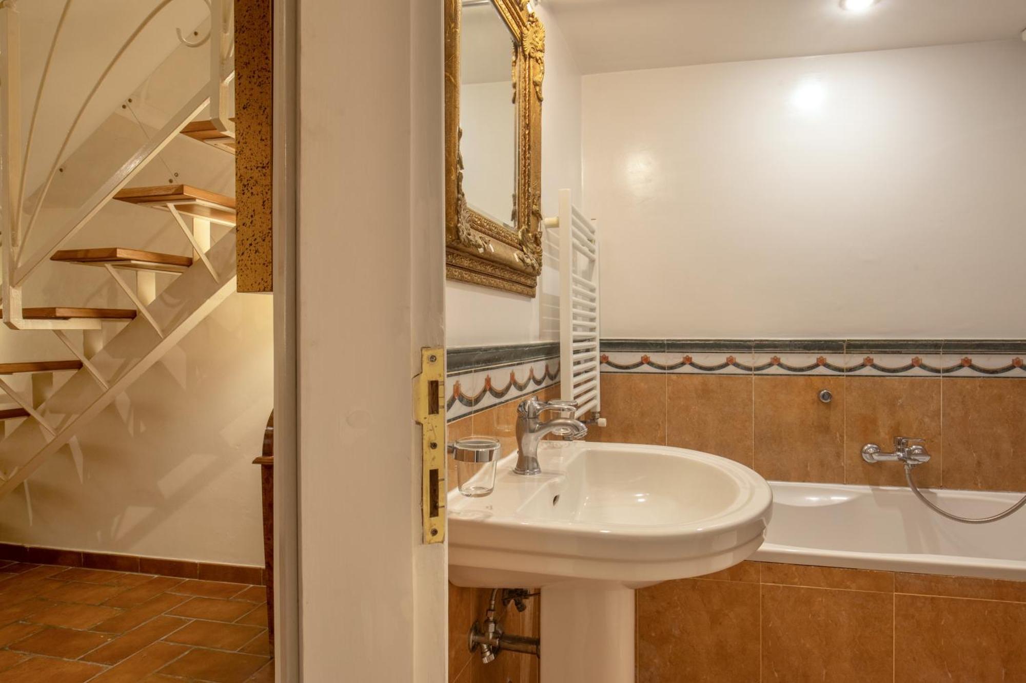 Cappellari Apartments - Campo De' Fiori Рим Екстериор снимка