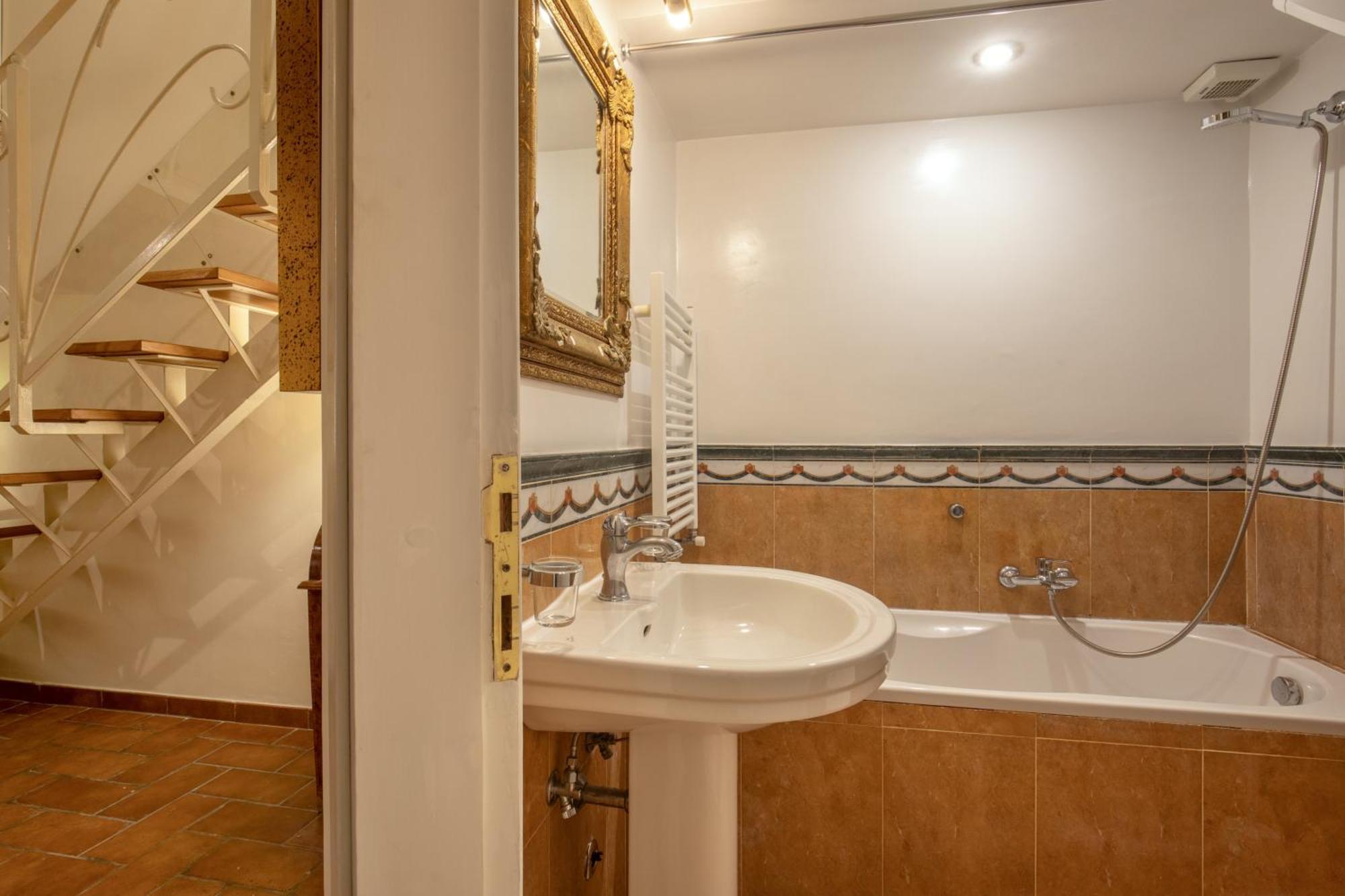 Cappellari Apartments - Campo De' Fiori Рим Екстериор снимка