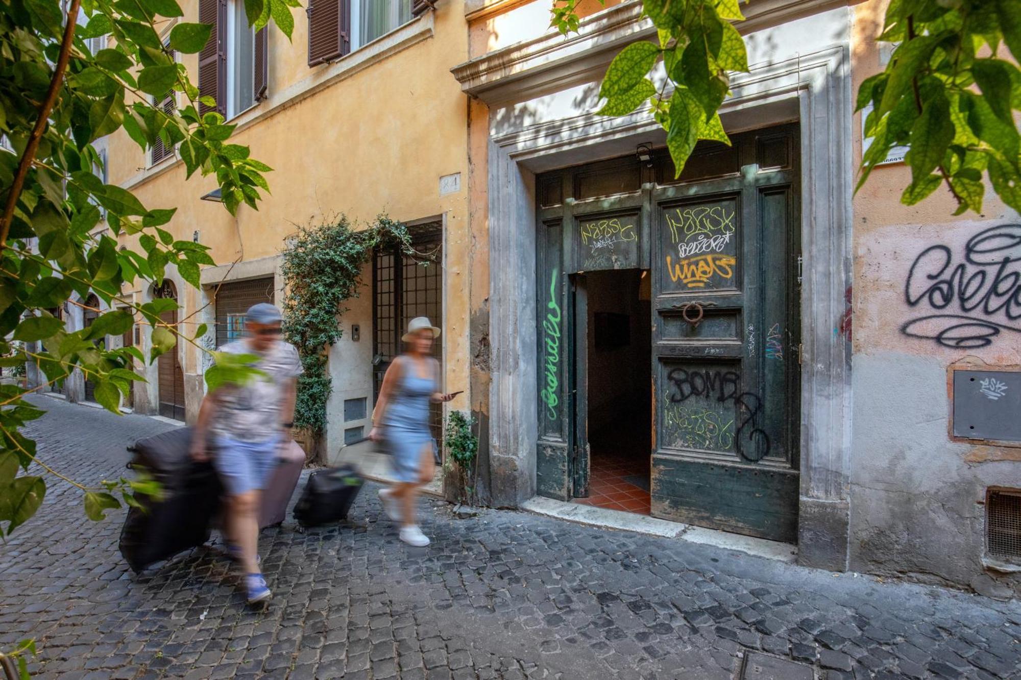 Cappellari Apartments - Campo De' Fiori Рим Екстериор снимка