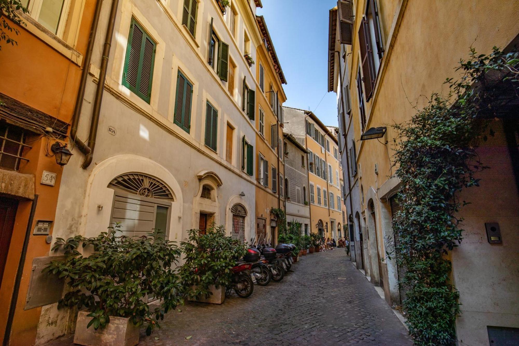 Cappellari Apartments - Campo De' Fiori Рим Екстериор снимка